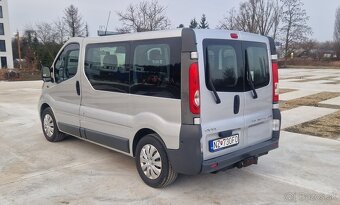 Opel Vivaro 2.5 CDTi 9 miest - 8