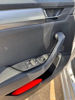 Škoda Superb Combi strieborná metalíza - 8