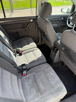 Volkswagen Touran - 8