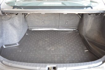 TOYOTA COROLLA 1,6I 97kW benzín Valvematic, M6, 2009 Slovens - 8