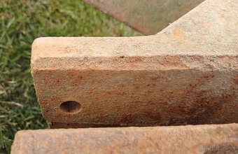 Štvorcový profil s držiakmi - 8