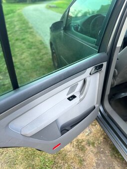 Rozpredám touran 1.6 fsi - 8