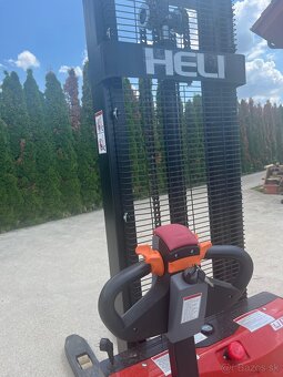 Elektrický vysokozdvižný vozík HELI - 8