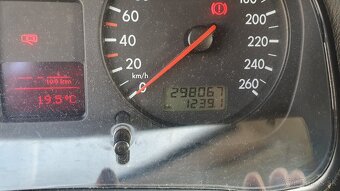 VW GOLF VARIANT 1.9TDI 96KW 6 MT 2005 - 8