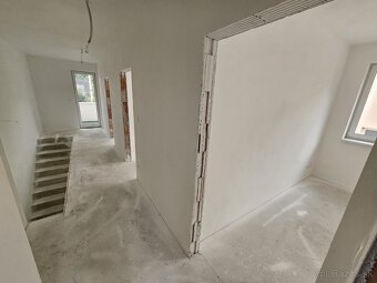 Predaj 4 izb.rod.domu v mestskej časti Strážov,252m2 -Žilina - 8