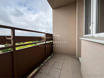 3-izbový byt v skvelej lokalite Komárna s dvomi loggiami a v - 8