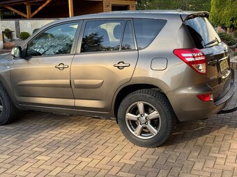 Toyota RAV4 - 8