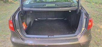 Volkswagen Jetta - 8