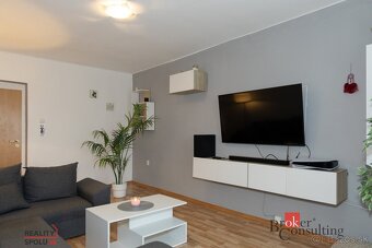 Priestranný , slnečný 2izb byt s predzáhradkou - 8
