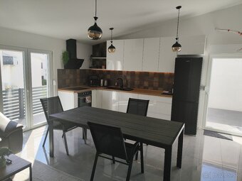 Dom s 2 apartmánmi a garážou, Chorvátsko VIR - 8