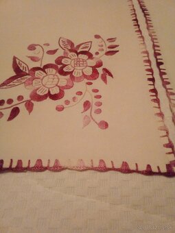 Ručne vyšívané obrusy 3 - 8