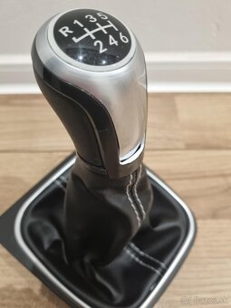 R36 GT kožená radiaca páka s BIELYM / ČERVENYM šitím - 8