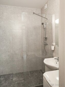2 izbový byt na začiatku Petržalky - 8