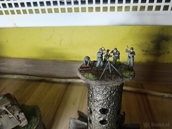 Vitrína s modelmi na predaj. - 8