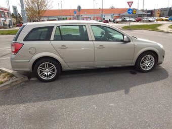 Opel Astra Caravan 1.9 CDTI 88KW 10/2010 - 8