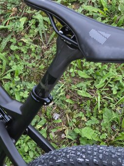Horsky bicykel carbon celoodpruzeny ram M pneu 29 - 8