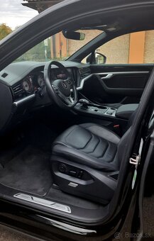 Predám Volkswagen Touareg 3.0 V6 TDI SCR 4Motion Tiptronic - 8