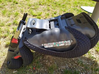 Autosedačka Britax Römer - 8