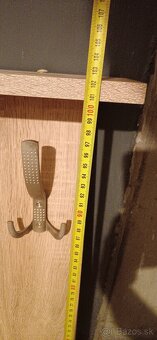 Predam vesiakovu stenu so zrkadlom a skrinkou dub Sonoma - 8