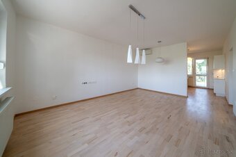 5 izbový podpivničený rodinný dom pri Bratislave - 8