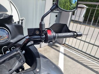 Suzuki DL650 - 8
