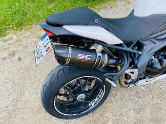 Triumph speed triple 1050 - 8