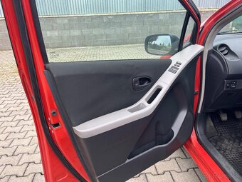 Toyota Yaris 1.3 Benzin - 8