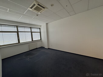 Prenájom kancelárskeho priestoru 380m² na ulici Galvaniho v - 8