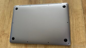 MacBook Air 13” (2020) Intel i7, 16GB RAM, 512 SSD - 8