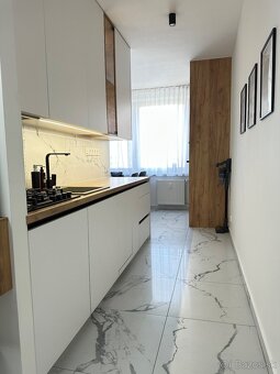 Klimatizovaný kompletne zariadený veľký 2-izbový byt - 8