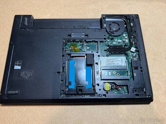 Notebook L560 na opravu alebo diely. - 8