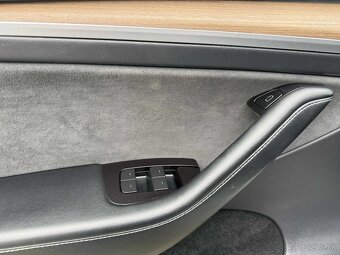 Tesla Model Y Performance Dual Motor - 8