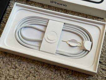 iPhone 16e 128GB - 8
