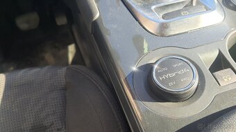 PEUGEOT 3008 2.0 DIESEL - 8