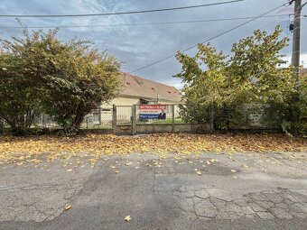 Na predaj priestranný vidiecky rodinný dom v obci Baka, poze - 8