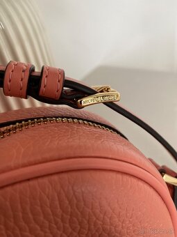 Michael Kors kožená crossbody - 8
