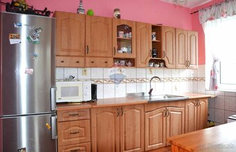 REZERVOVANÉ Na predaj rodinný dom v krásnom prostredí pri Po - 8