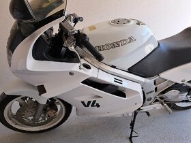 Honda VFR 750F RC36 - 8
