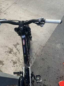 Zjazdový bicykel KONA - 8