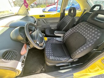 Volkswagen New Beetle 2.0 - 8
