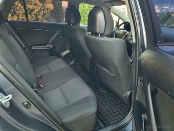 Toyota Avensis Combi 2.0D-4D 93Kw R.V.09/2010 M6 - 8