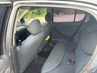 Toyota yaris 1.4D4D - 8