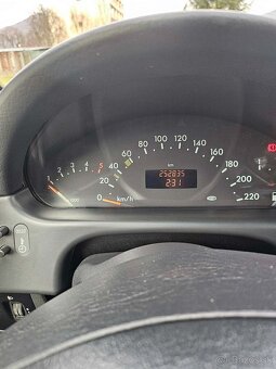 Vaneo 1.7.  67 kw 2004 - 8