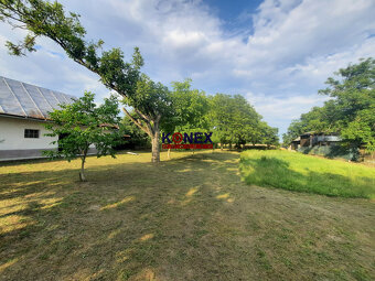 ROZĽAHLÝ POZEMOK s DOMOM v príjemnej obci JENKOVCE - 8