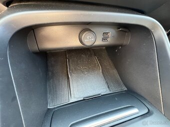 VOLVO XC40 T4 AWD Momentum - 8