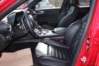 Alfa Romeo Giulia Competizione Q4 2.0 Turbo 206 kW (280 PS) - 8