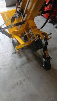 Predám štiepačku BELGER na drevo za traktor 30 T - 8