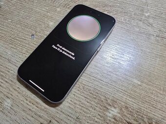 Iphone 15 128gb v super stave ma len jemne znamky pouzivania - 8