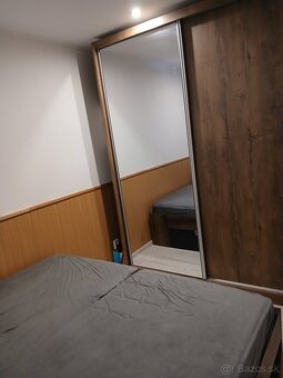 Priestranný 3-izbový byt s balkónom centrum Levic - 8