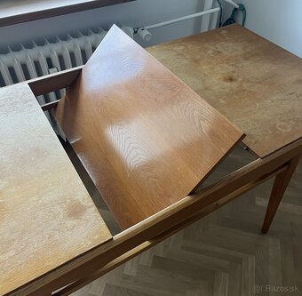 Poctivý retro rozkladací jedálenský stôl z masívu 70 roky - 8